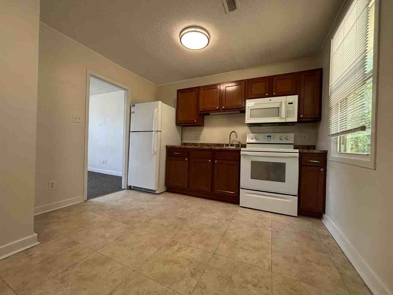 1207 Davis St - Photo 6 of 10