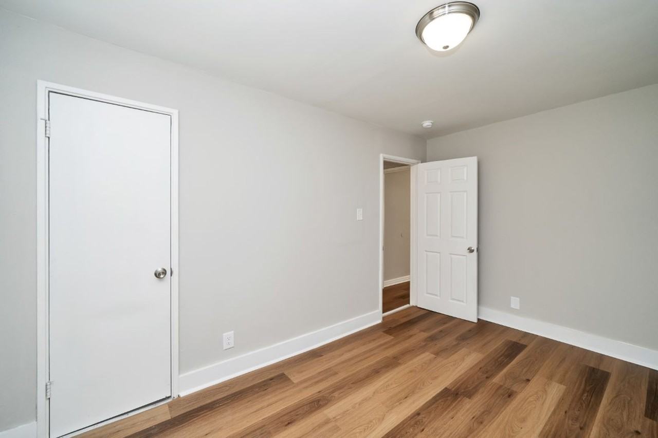 300 Norwood Ave - Photo 7 of 15