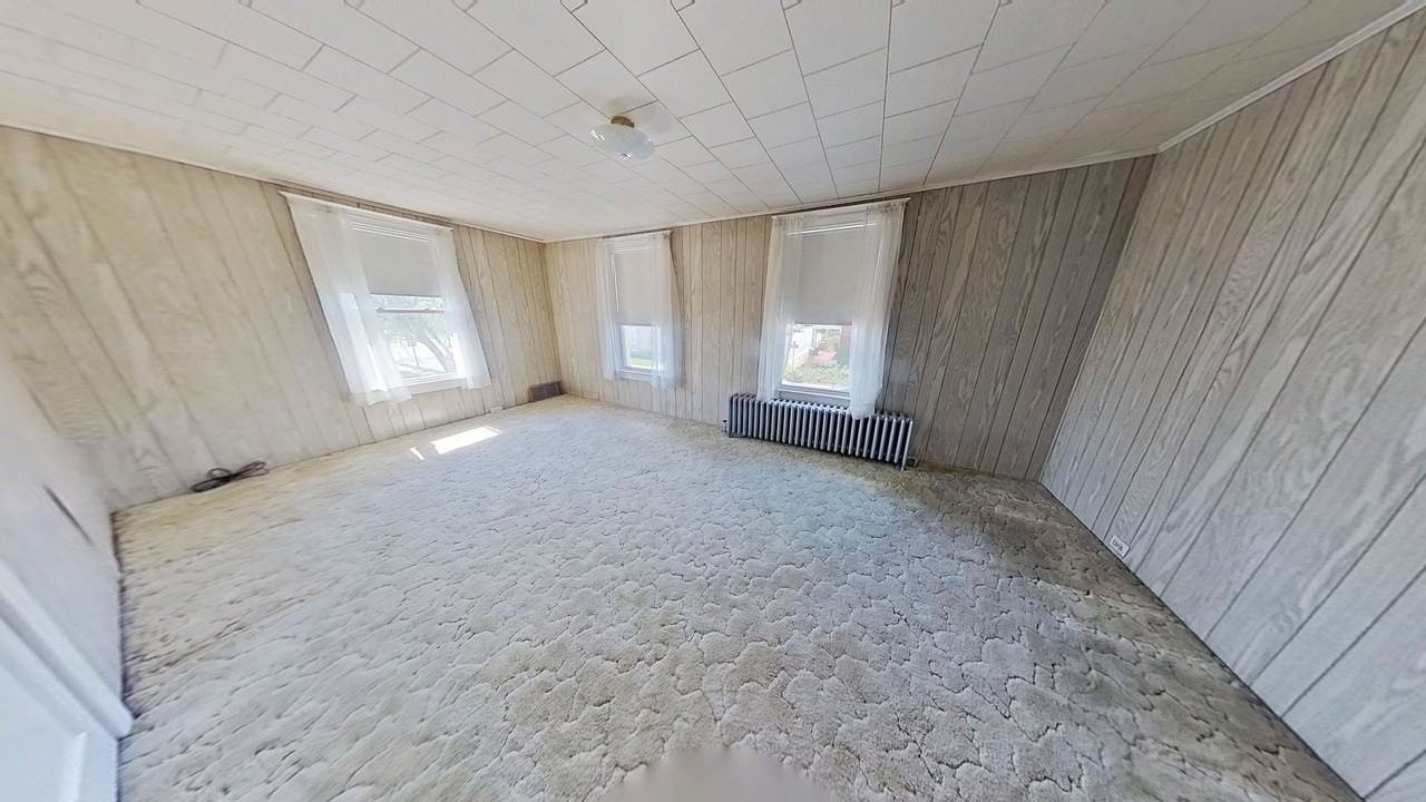 1301 N Duke St - Photo 2 of 9