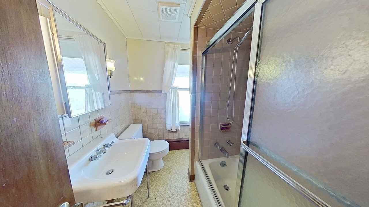 1301 N Duke St - Photo 4 of 9