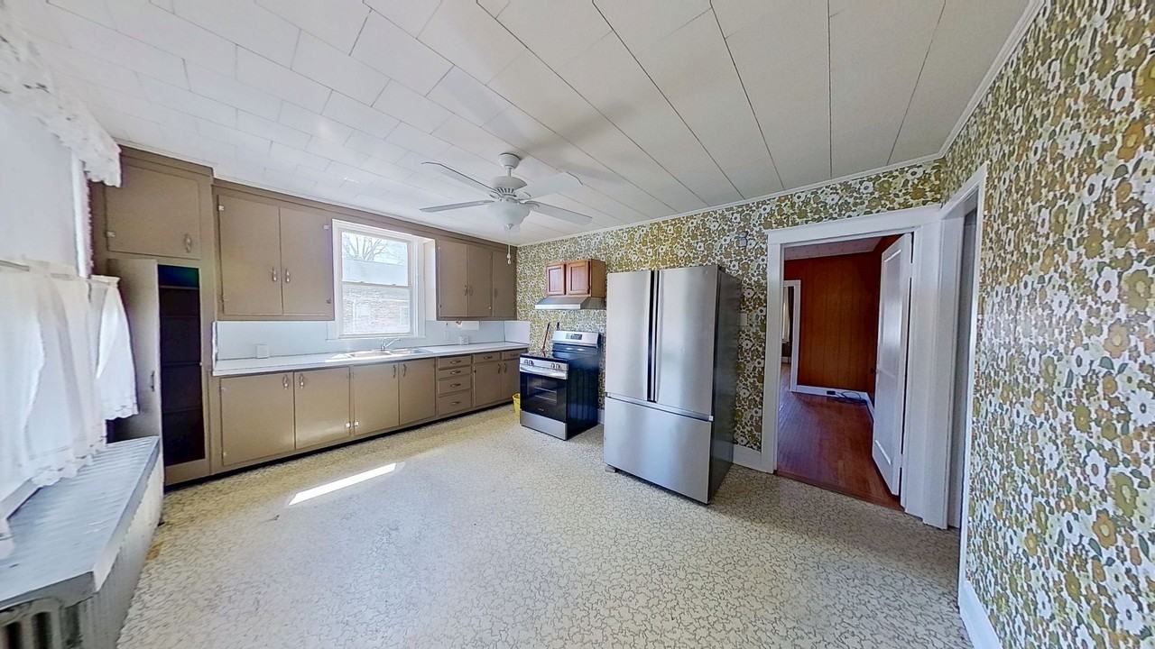 1301 N Duke St - Photo 5 of 9