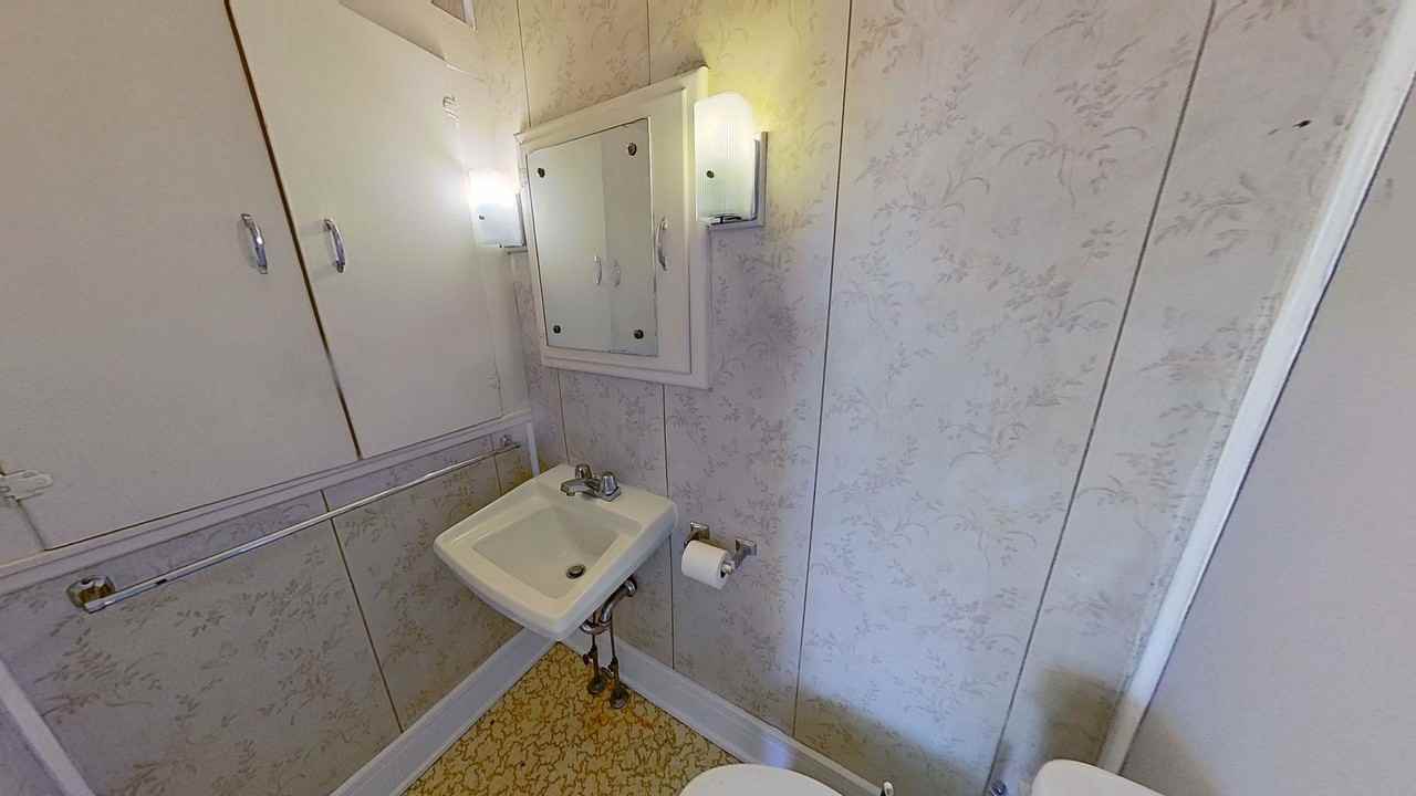 1301 N Duke St - Photo 6 of 9