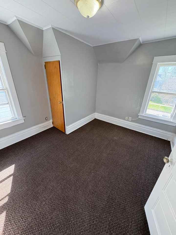 815 W 1st St - Photo 2 of 15