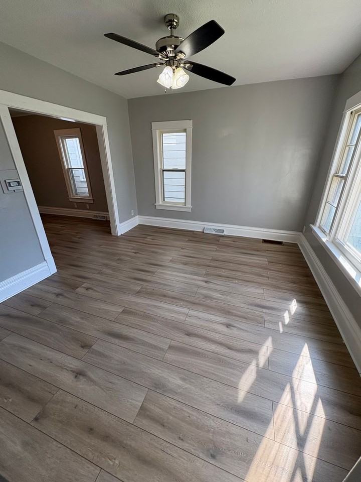 815 W 1st St - Photo 7 of 15