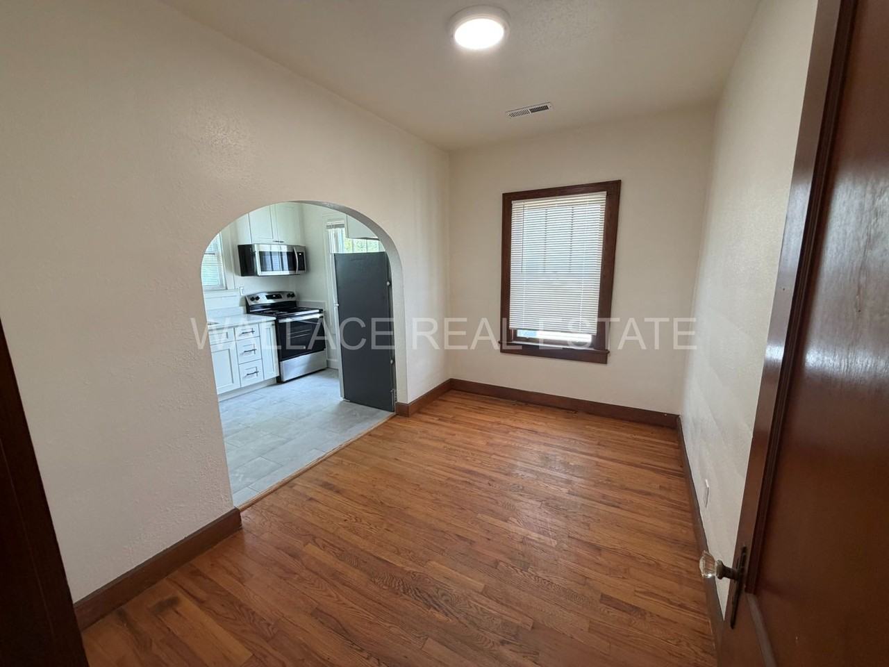 135 Stanley Ave - Photo 6 of 8