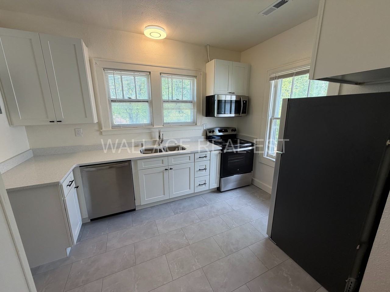 135 Stanley Ave - Photo 7 of 8