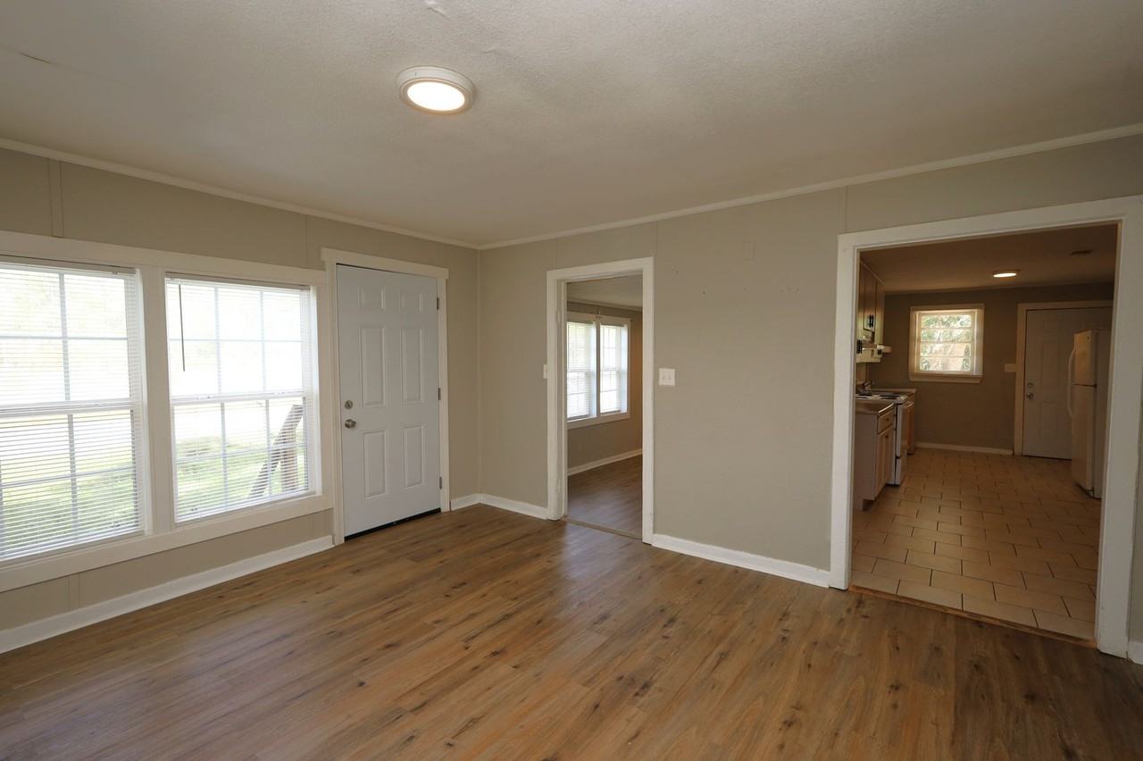 522 Green St - Photo 2 of 9