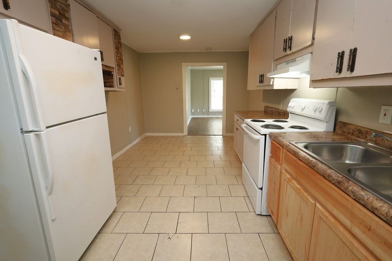 522 Green St - Photo 4 of 9