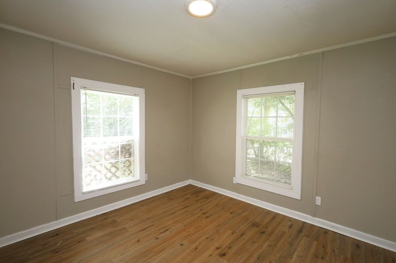 522 Green St - Photo 6 of 9