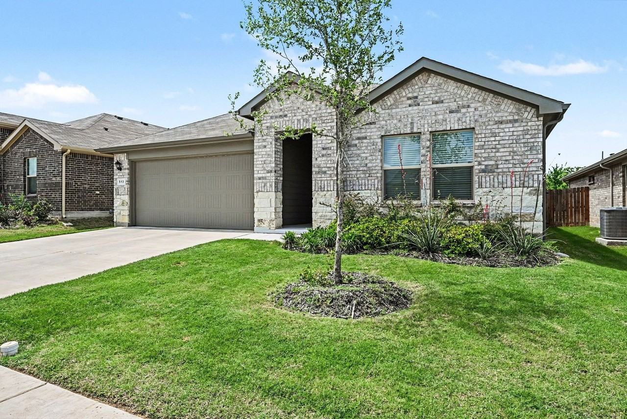 513 Bronze Cir W - Photo 3 of 25