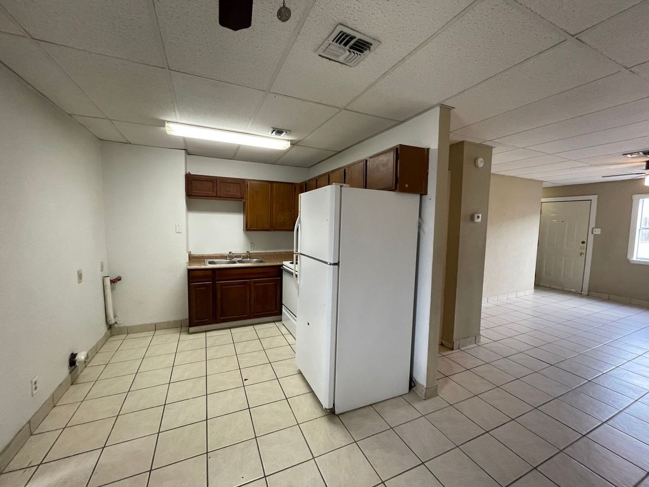 102 S Commonsway Dr - Photo 2 of 15