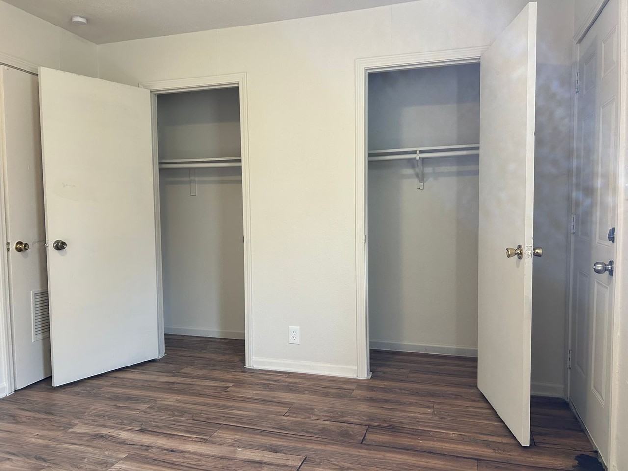 708 W 10th St #A - Photo 3 of 9