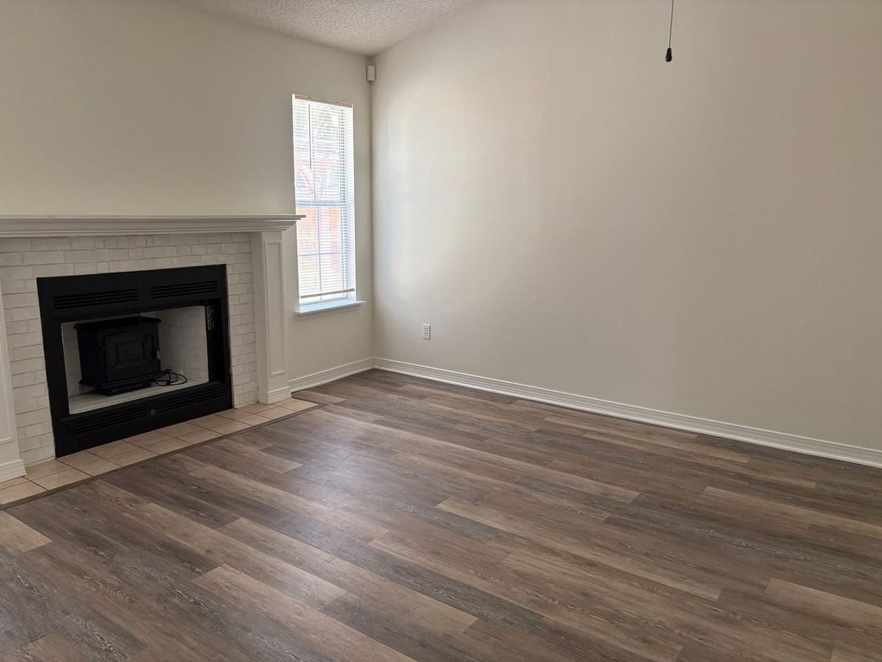 192 Wright Cir - Photo 3 of 17