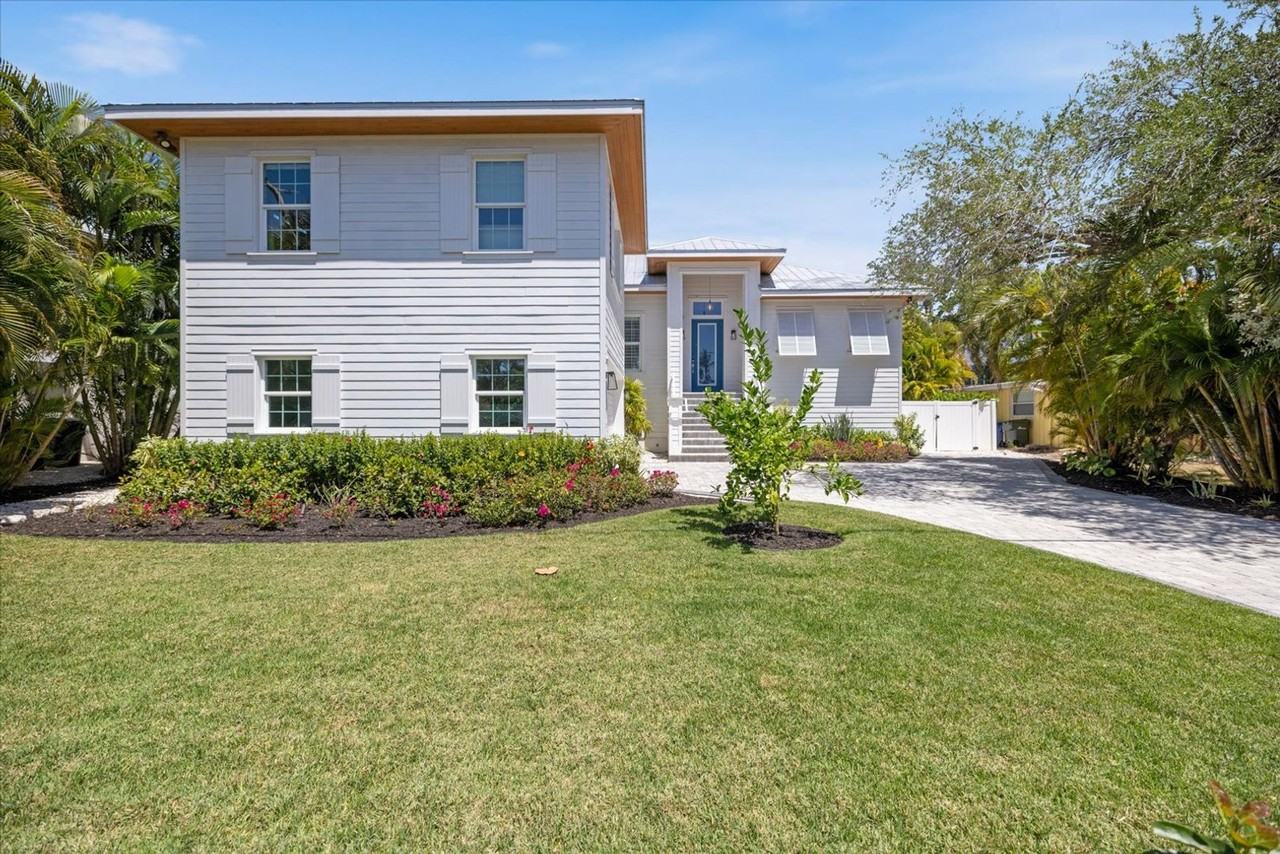 3919 Roberts Point Rd - Photo 2 of 47