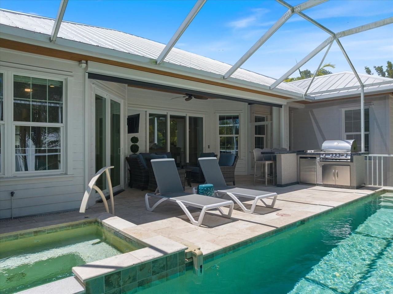 3919 Roberts Point Rd - Photo 4 of 47