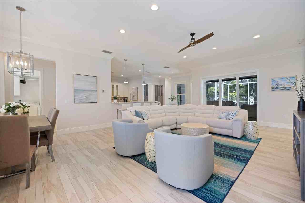 3919 Roberts Point Rd - Photo 7 of 47