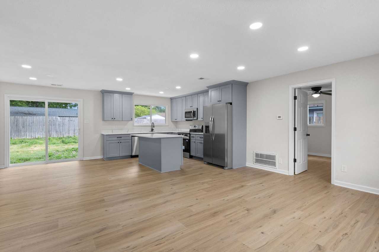 412 Lineberry Rd - Photo 4 of 32