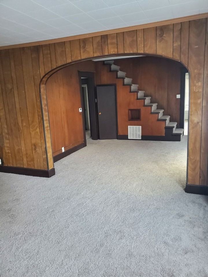 623 W 9th St - Photo 2 of 14