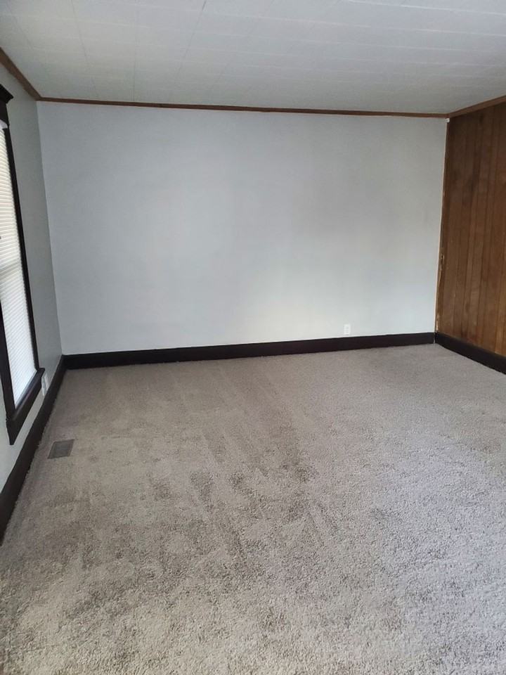 623 W 9th St - Photo 3 of 14