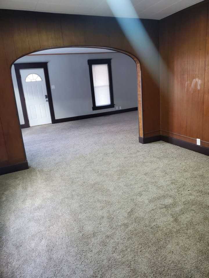 623 W 9th St - Photo 4 of 14