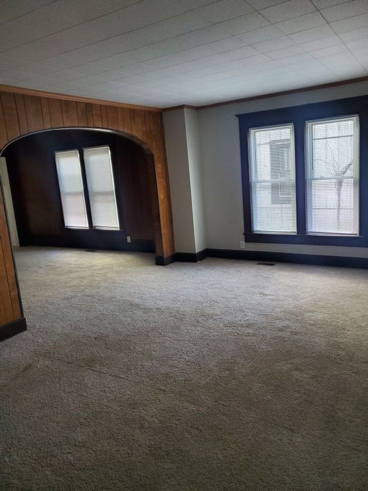 623 W 9th St - Photo 5 of 14