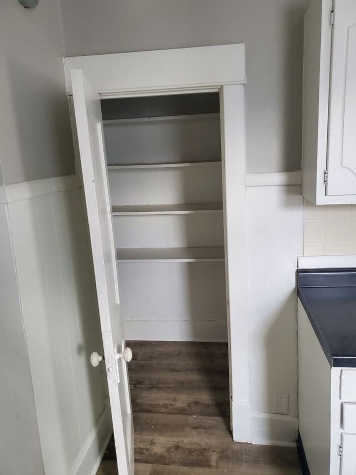 623 W 9th St - Photo 6 of 14