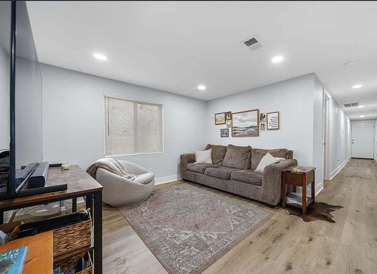 213 Barrett St - Photo 3 of 15