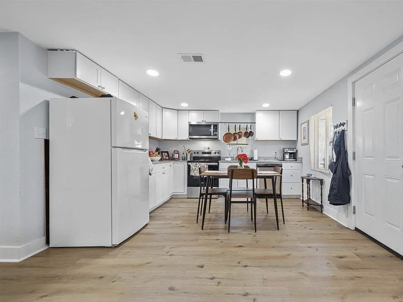 213 Barrett St - Photo 5 of 15