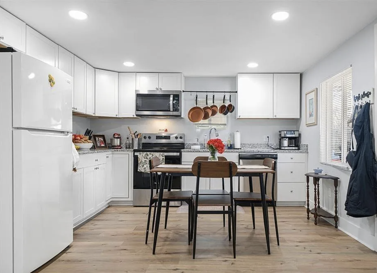 213 Barrett St - Photo 6 of 15