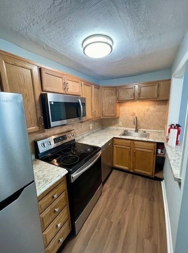 616 Boston Post Rd E - Photo 5 of 19