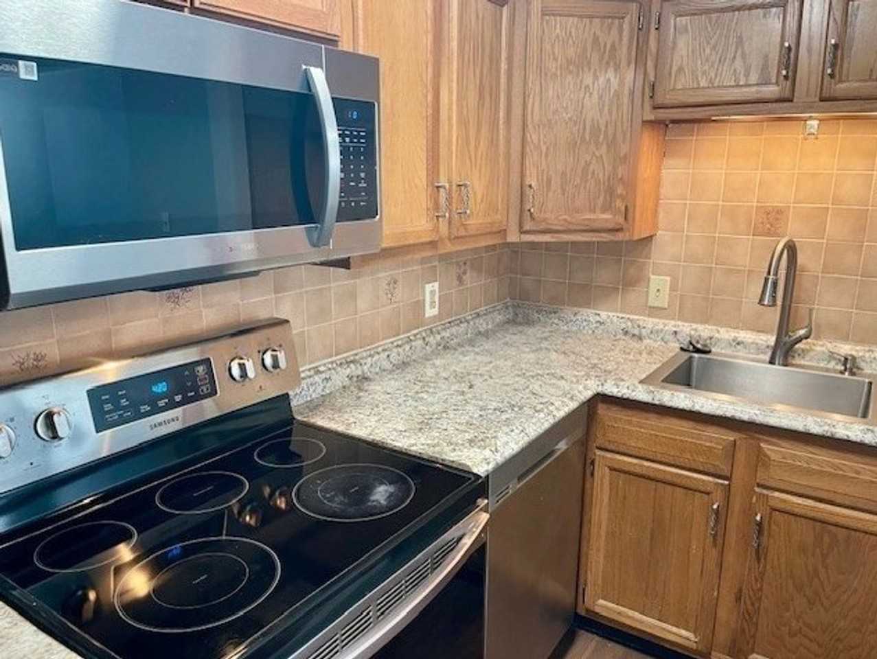 616 Boston Post Rd E - Photo 7 of 19