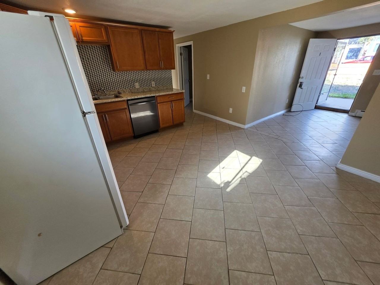 2041 Fairplay St - Photo 4 of 11