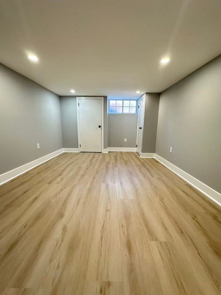 2545 S Franklin St - Photo 3 of 20