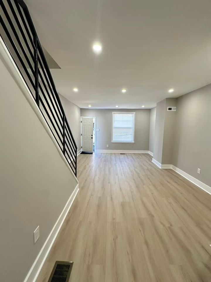 2545 S Franklin St - Photo 4 of 20