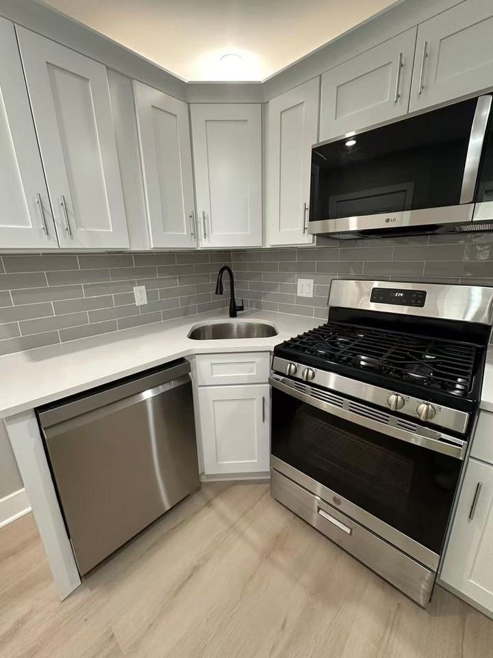 2545 S Franklin St - Photo 5 of 20