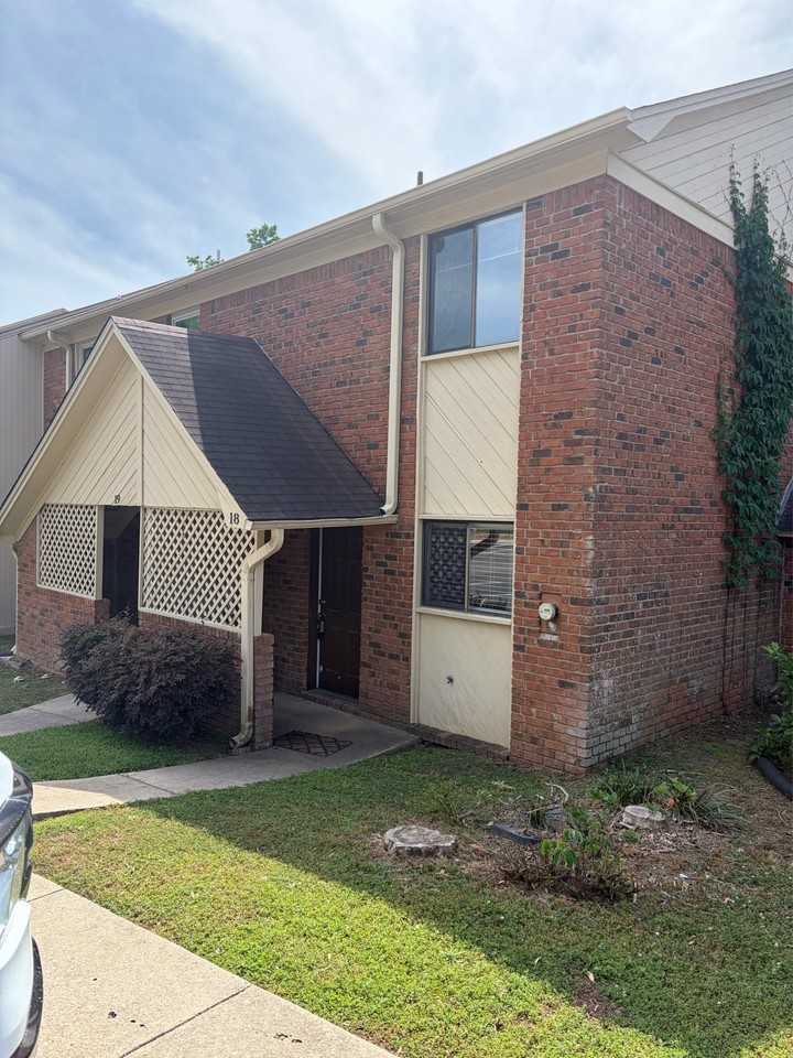 3207 Shamrock Street East - 18Apt 18 #18 - Photo 3 of 35