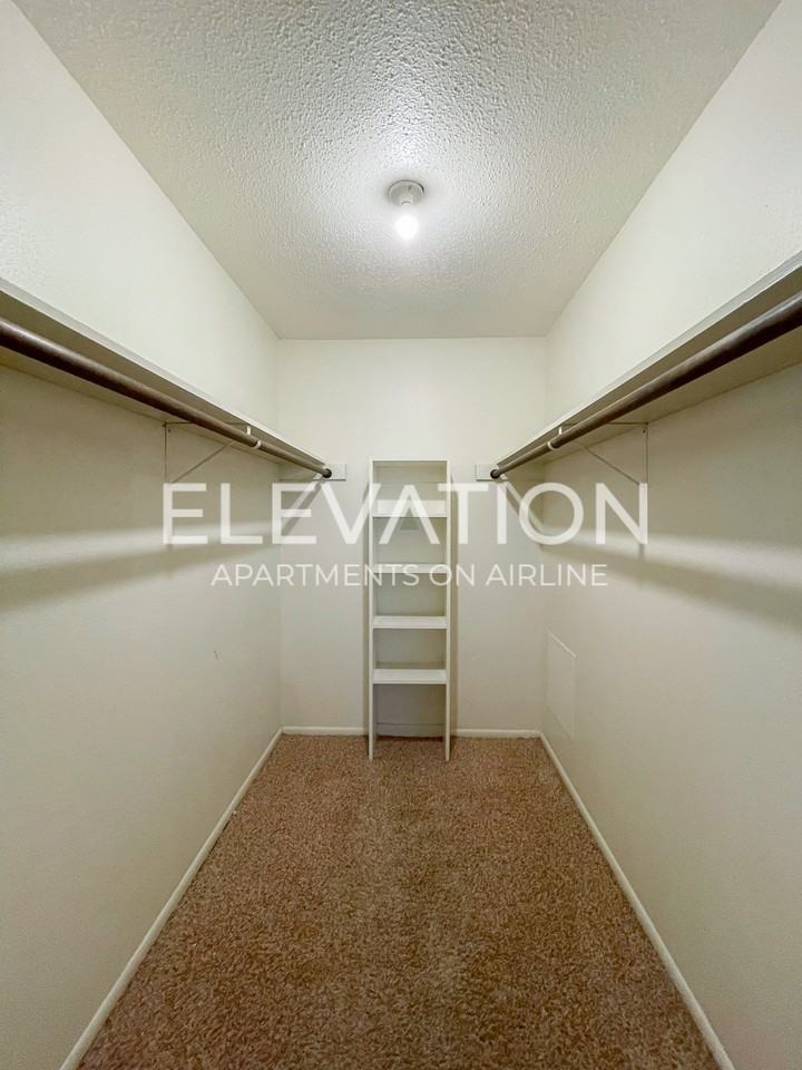 903 Linwood DrApt 201 #201 - Photo 3 of 10