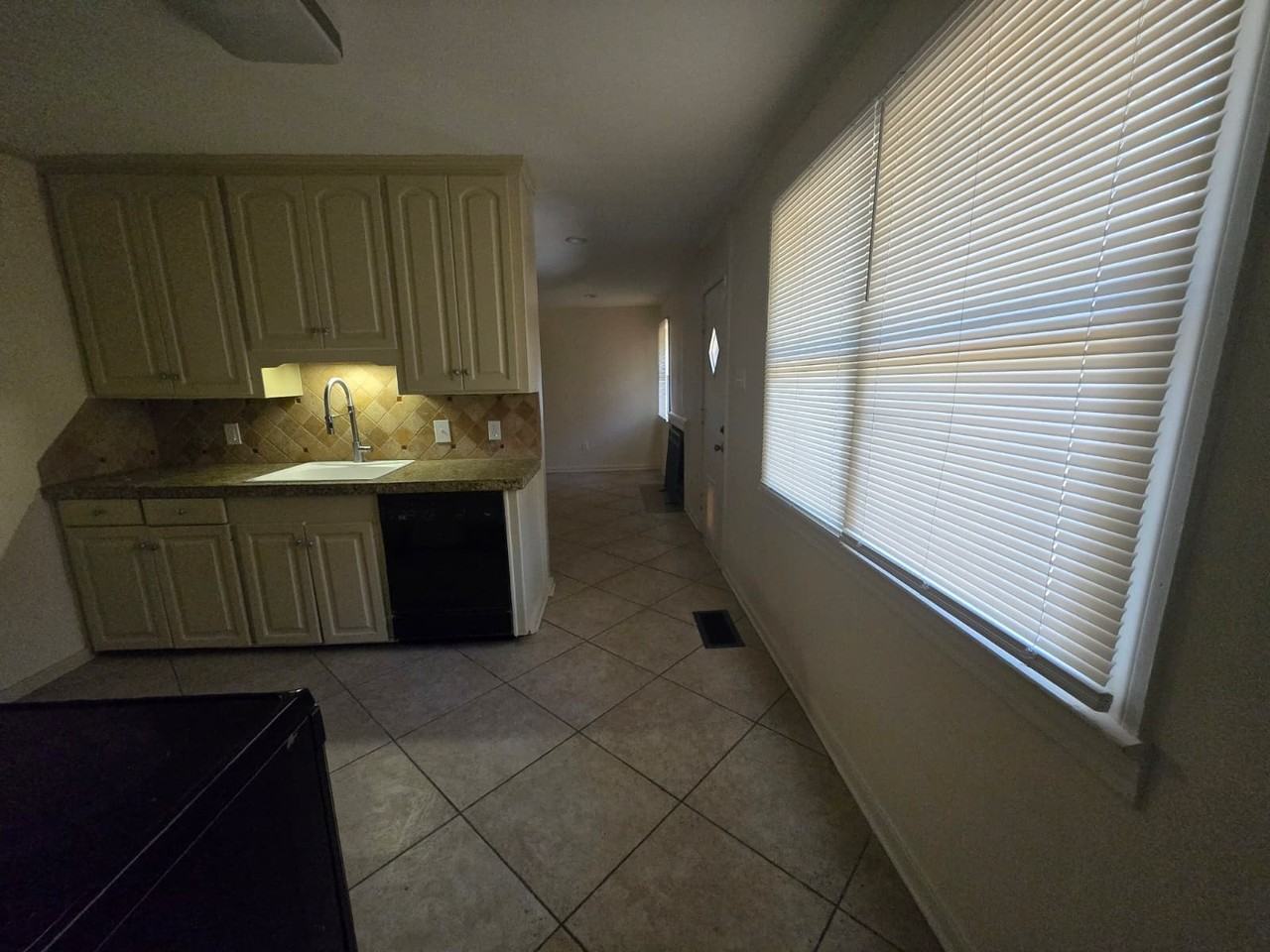 3985 Roxbury Rd #1 - Photo 2 of 10