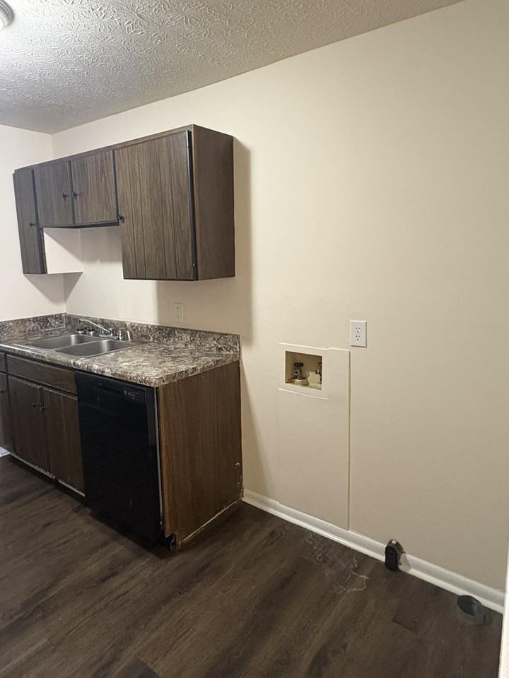 1617 Mcintosh St #C - Photo 5 of 23