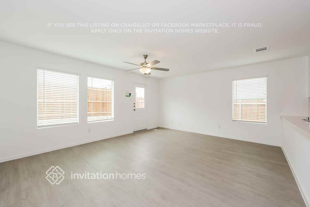2739 Bronte Blvd - Photo 3 of 19