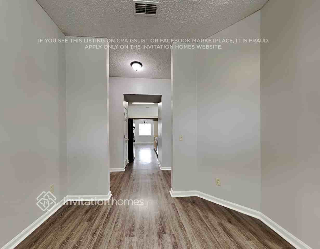 1995 Hovington Cir W - Photo 4 of 14