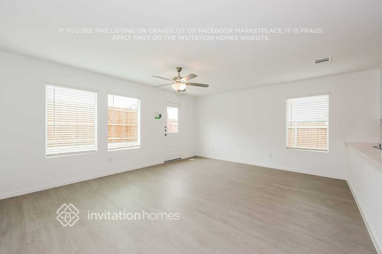 2624 Bartlett St - Photo 3 of 26