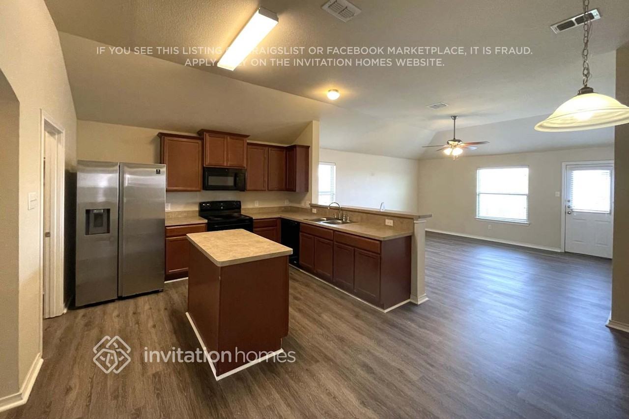 4904 Galley Cir - Photo 5 of 15