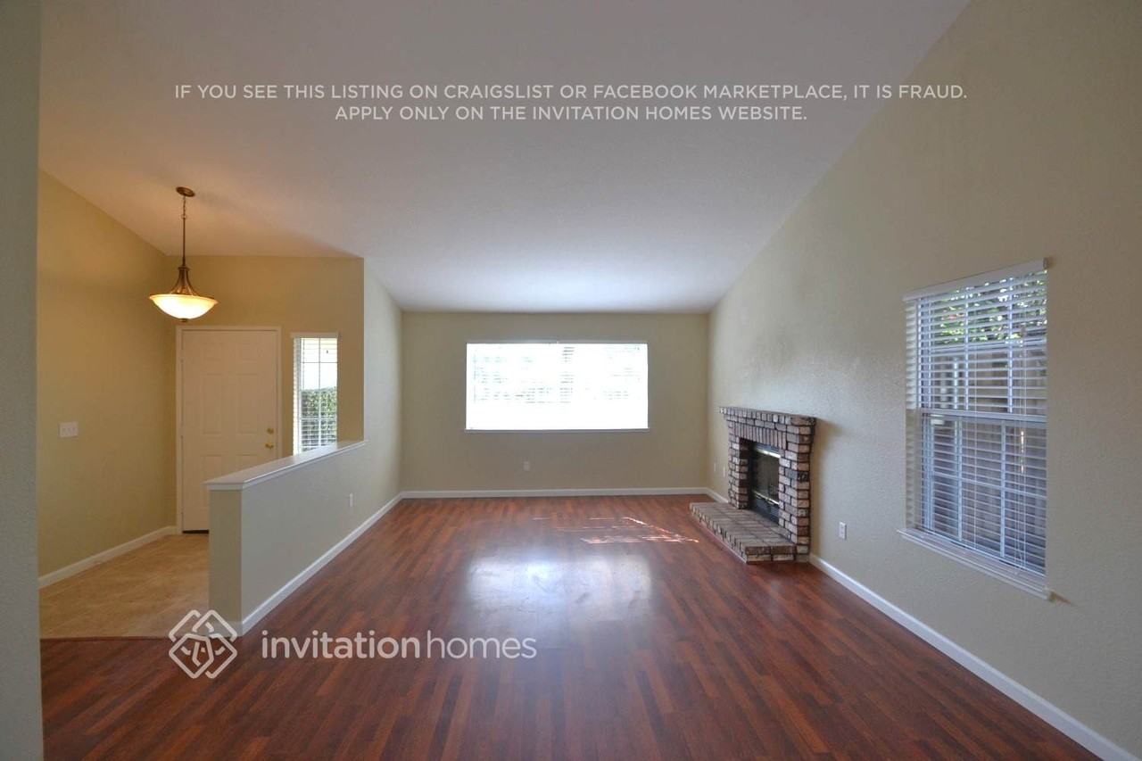 303 Hampshire Ct - Photo 2 of 13