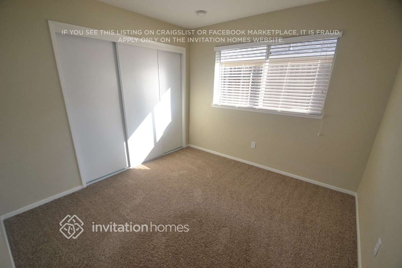 303 Hampshire Ct - Photo 4 of 13