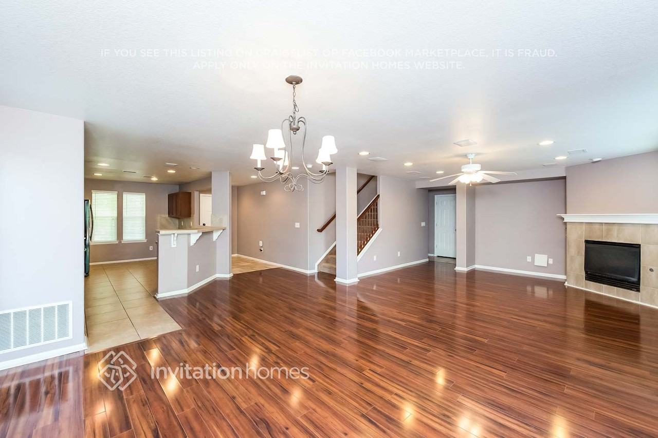 893 Lehigh Cir - Photo 3 of 17