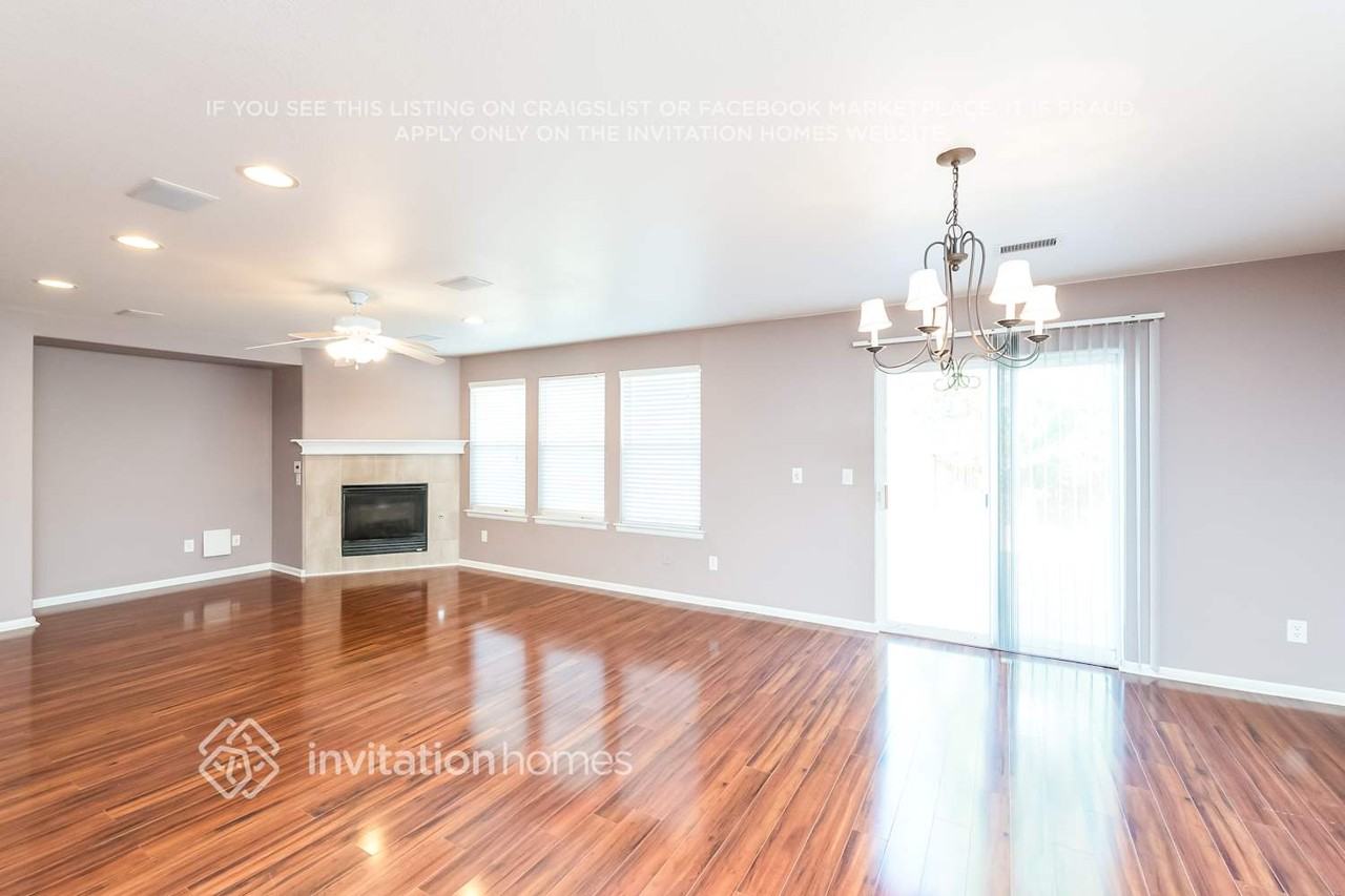 893 Lehigh Cir - Photo 4 of 17