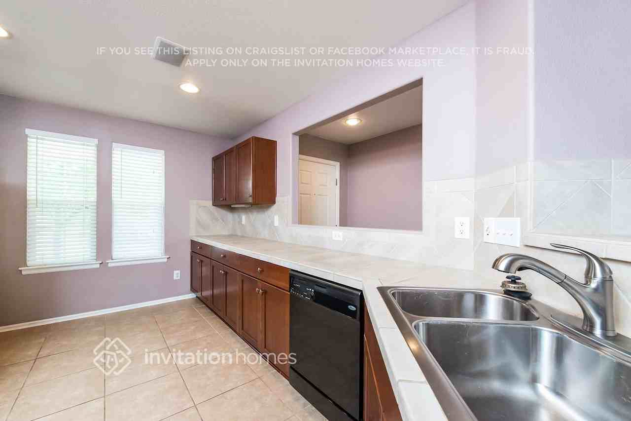 893 Lehigh Cir - Photo 5 of 17