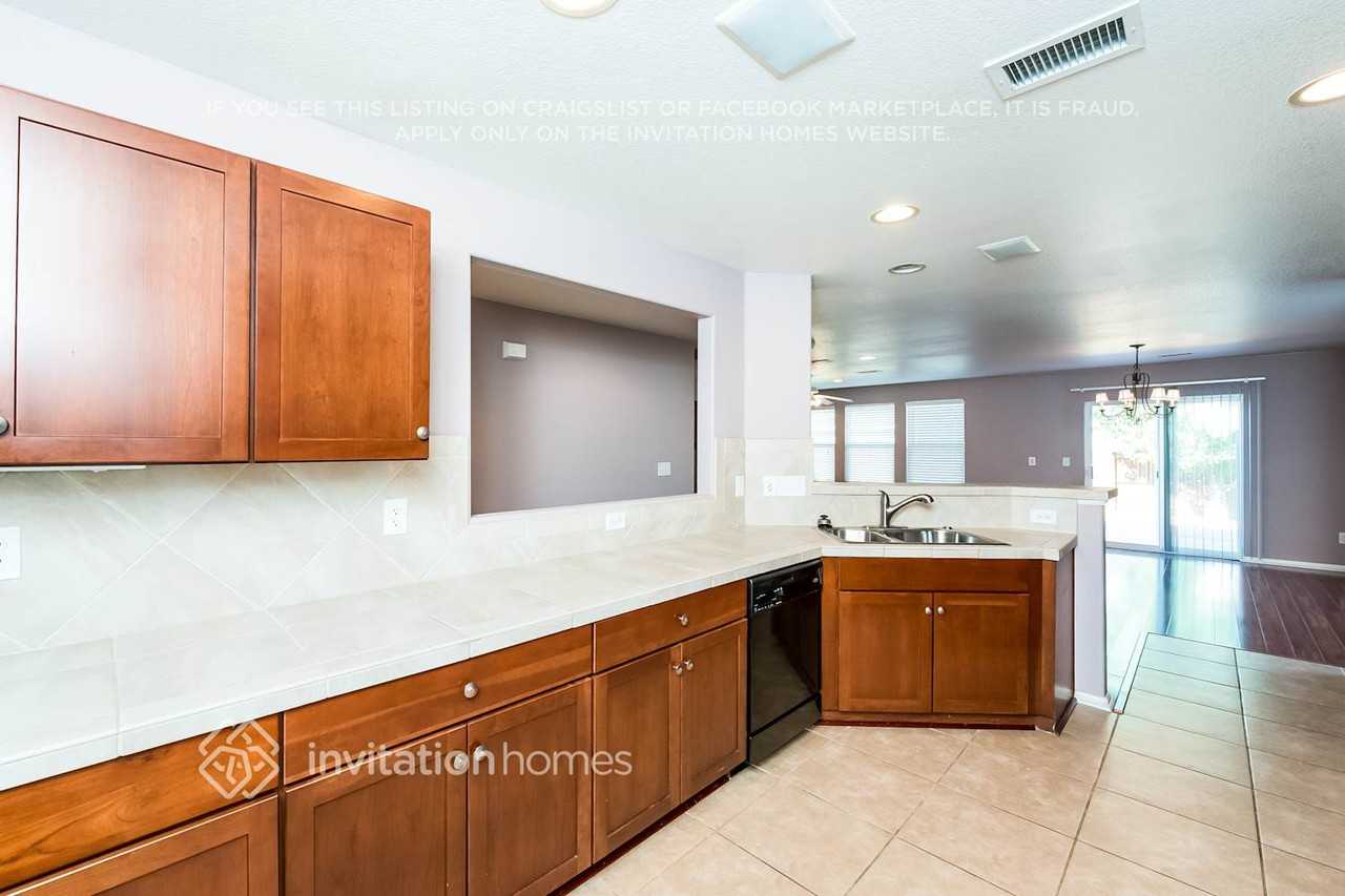 893 Lehigh Cir - Photo 6 of 17