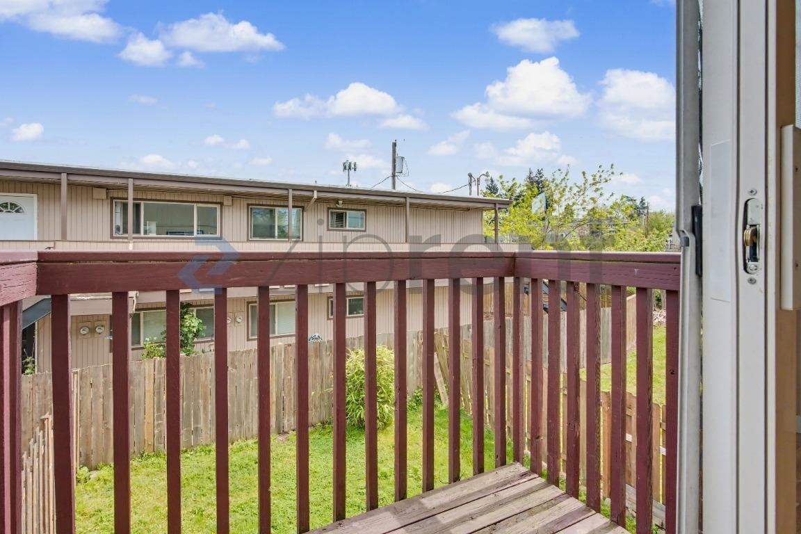 1530 Ne 68th Ave - Photo 4 of 20